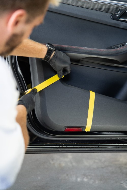 Chemotion Interior Dressing Dark 1L - Środek Do Zabezpieczenia Plastików Mocno Przyciemniający Matowy