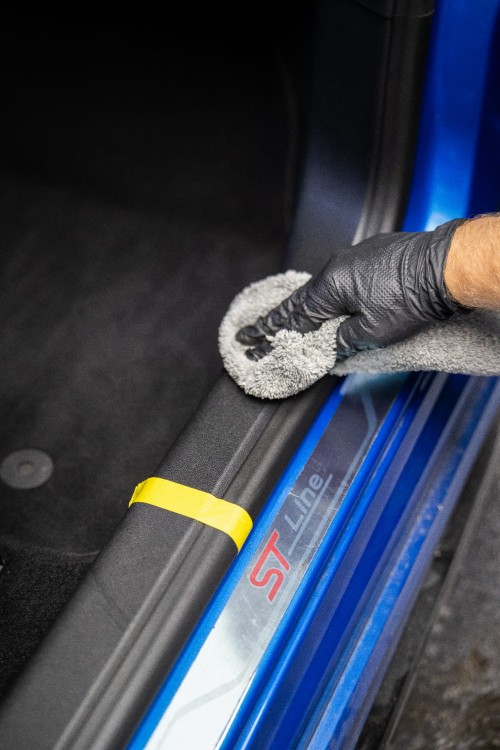 Chemotion Interior Dressing Dark 1L - Środek Do Zabezpieczenia Plastików Mocno Przyciemniający Matowy